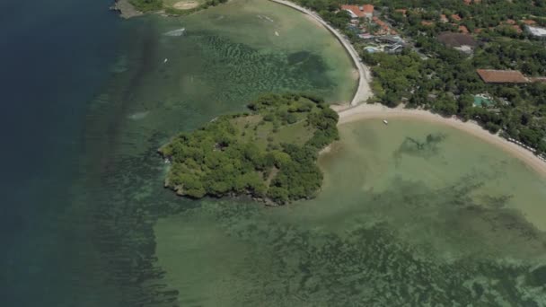 Бали остров Улувату береговая линия 4K дрон выстрел — стоковое видео