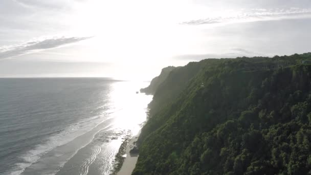 Bali isola di Uluwatu spiaggia costa 4K Drone shot — Video Stock