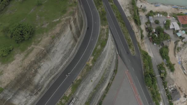 Estradas de asfalto em Bali Island montanhas voo drone 4K — Vídeo de Stock