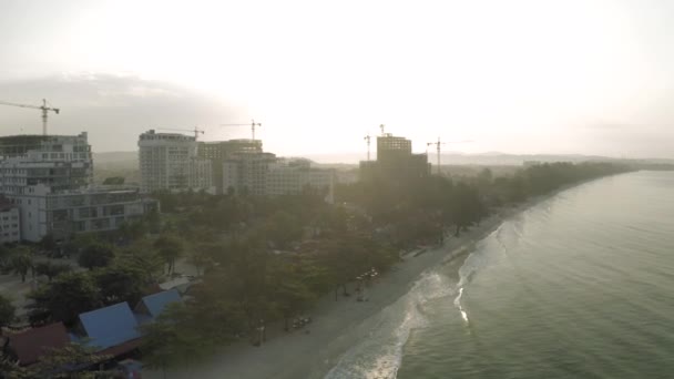 Sunrise time Construção Guindaste e processo de construção 4K Drone shot — Vídeo de Stock