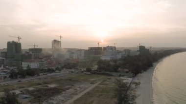 Gün doğumu İnşaat Turnaları ve inşa süreci 4k İHA çekimi
