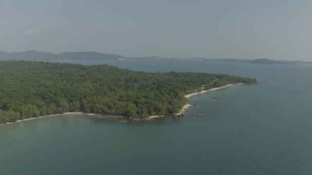 Natur und Gebäude in Kambodscha Drohne abgeschossen 4k — Stockvideo