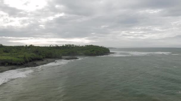 Ocean wawes in Bali Island 4k Dron flight — Stock video