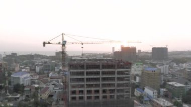 Sihanoukville 'deki otellerin inşaat sahasında İHA 4K