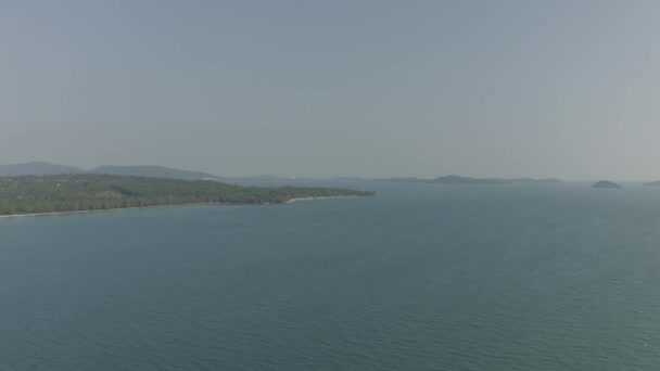 Naturaleza y edificios en Camboya drone shot 4K — Vídeos de Stock