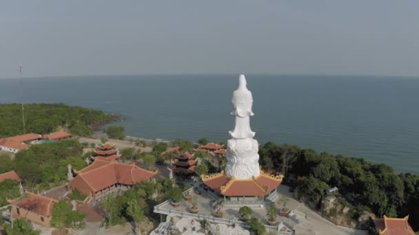 Chua Ho Quoc Templo en Phu Qouc Island 4K Drone tiro — Vídeos de Stock