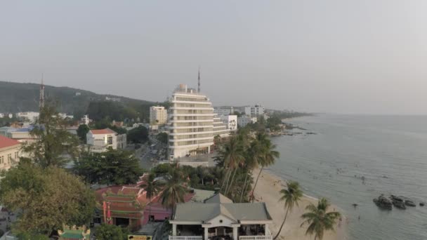 Hoteles y resorts de lujo en Phu Quoc Island en Vietnam 4K Drone shot — Vídeos de Stock