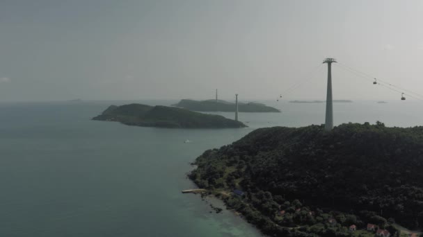 Lanovka Fanicular na Pinepple Island ve Vietnamu 4k Drone shot — Stock video