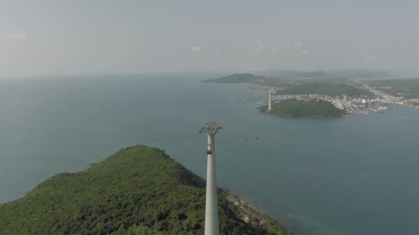 Téléphérique Faniculaire à Pinepple Island au Vietnam 4K Drone shot — Video