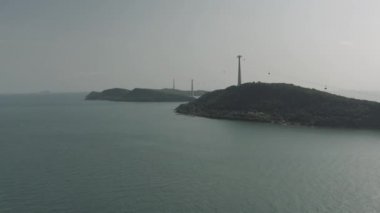 Phu Quoc Adası 'ndaki Funicular teleferiği Vietnam' daki Hon Thom Ananas Adası 'na.