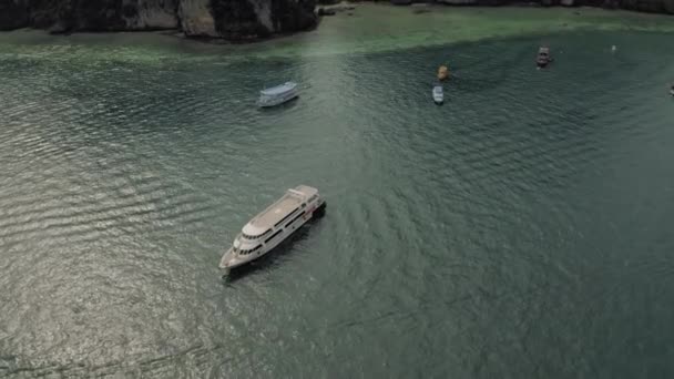 Paradise Phi-Phi Island reserva natural en Tailandia vuelo 4K Drone — Vídeo de stock