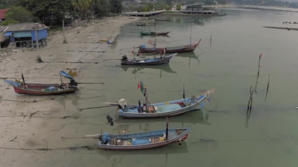 Vissersdorp en boten in Samui Island Thailand — Stockvideo