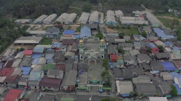 Häuser und muslimische Moschee in Fischerdorf, Samui Insel Thailand — Stockvideo