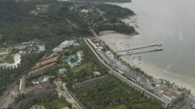 Patong şehri ve sahil hayatı Tayland Phuket Adası 4k insansız hava aracı
