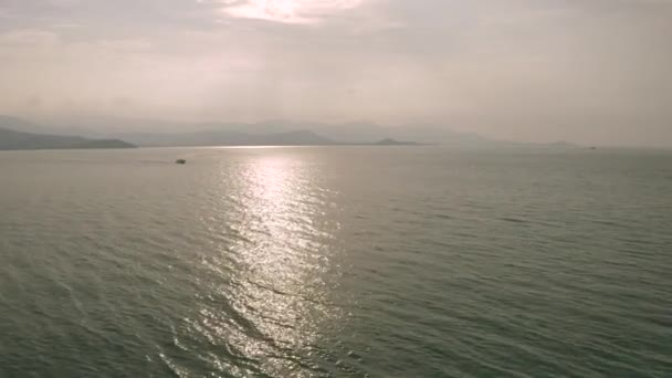 Západ slunce v oceánu, Asie 4k Dron letu v Thajsku — Stock video