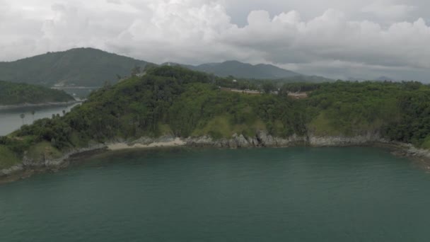 Ακτή τροπικού νησιού Πουκέτ στην Ταϊλάνδη, πτήση 4k Drone — Αρχείο Βίντεο
