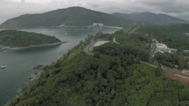Shore av en tropisk Phuket Island i Thailand, 4k Drone flygning — Stockvideo
