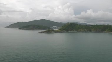 Tayland 'da tropik bir Phuket Adası kıyısı, 4k Drone uçağı.