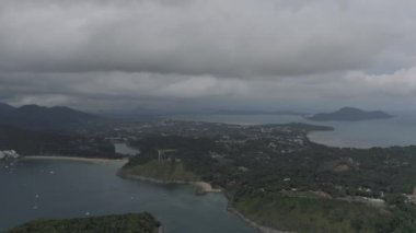 Tayland 'da tropik bir Phuket Adası kıyısı, 4k Drone uçağı.