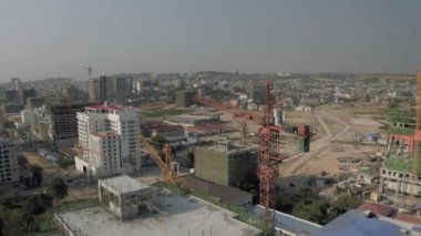 Kamboçya Sihanoukville 'de Crane ve inşaat süreci