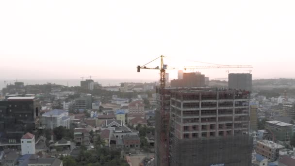 Hoteles Sitio de construcción en Sihanoukville Drone shot 4K — Vídeo de stock