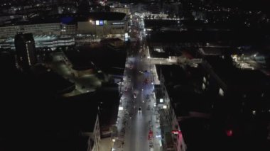 Tayland Phuket Adası 'nda Patong Şehri Gece Arabaları ve Bisikletleri trafiği