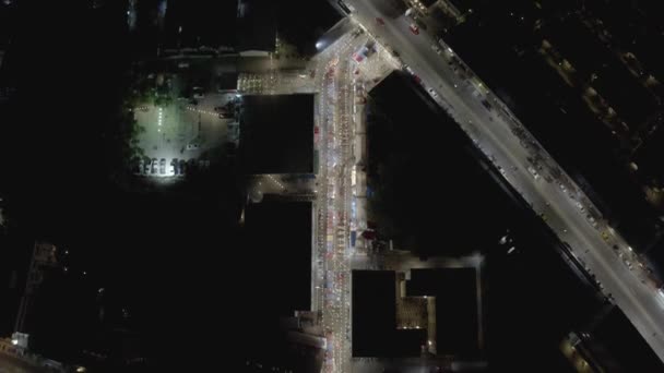 Patong πόλη νύχτα αυτοκίνητα και ποδήλατα κυκλοφορίας στην Ταϊλάνδη Phuket Island — Αρχείο Βίντεο