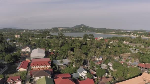 Samui Island la vida de la ciudad, el tráfico de coches en Tailandia, vuelo 4K Drone — Vídeos de Stock