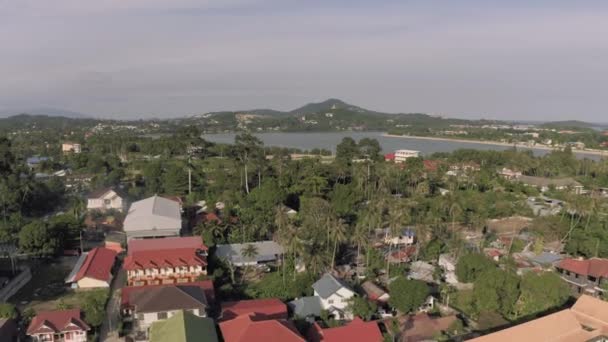 Samui Adası şehri hayatı, Tayland 'da araba trafiği, 4k İHA uçağı — Stok video