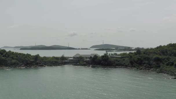 Téléphérique funiculaire sur l'île de Phu Quoc à l'île d'ananas Hon Thom au Vietnam — Video