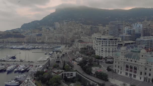 Monako şehir Fransa deniz kasabası liman yahts blok düzlükler tekneler ve Monte Carlo casino — Stok video