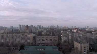 Kiev 4k İHA uçuşunda Yaşayan Evler ve Apartmanlar Bloğu