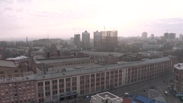 Wohnhäuser und Wohnblock in Kiev 4k Drohnenflug — Stockvideo