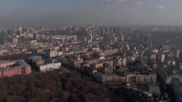 Kiev 4k İHA uçuşunda Yaşayan Evler ve Apartmanlar Bloğu — Stok video