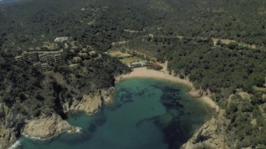 Cala Giverola ve Cala Giverola yazın İHA 4K uçuşunda