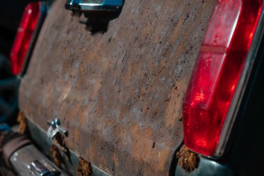 Eski bozuk ve paslı ussr çarpı Vaz Car in summer day