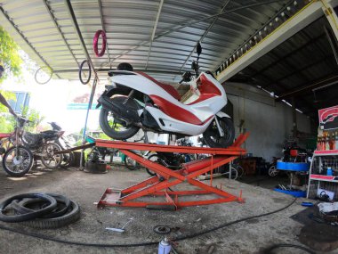 Motosiklet, scooter, Asya 'da geleneksel iki tekerlekli taşımacılık.