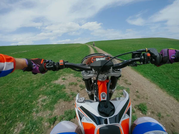 山の土のバイクの高とエンデューロの旅 — ストック写真