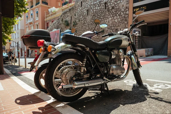 Moto, Vélo, transport traditionnel à deux roues en Europe, Monaco City — Photo