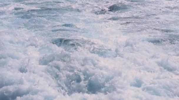 Stürmische Wellen des Mittelmeeres nach der Jacht in Monaco, Zeitlupe — Stockvideo