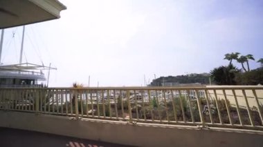 Monako Limanı 'nda yatlar, Monte Carlo' da güneşli bir gün, 4K 'lık çekim.