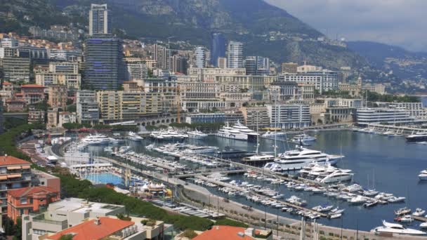 Ciudad de Mónaco Monte Carlo día soleado en puerto con yahts Slowmotion — Vídeo de stock