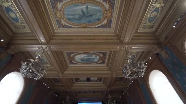 Museo Oceanográfico de Mónaco, edificio histórico interior — Vídeo de stock