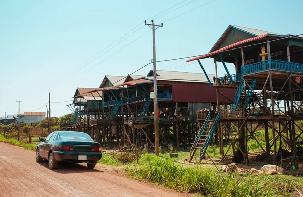 Car on the yellov road in Floating Village, Cambodia — Stock Photo, Image