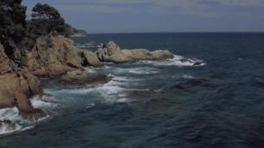 Lloret de Mar Akdeniz 'de yaz ayında İspanya' da 4k drone uçuşu