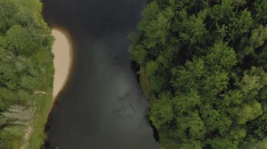 Avrupa 'daki Gauja Nehri Letonya Ulusal Parkı 4k Drone