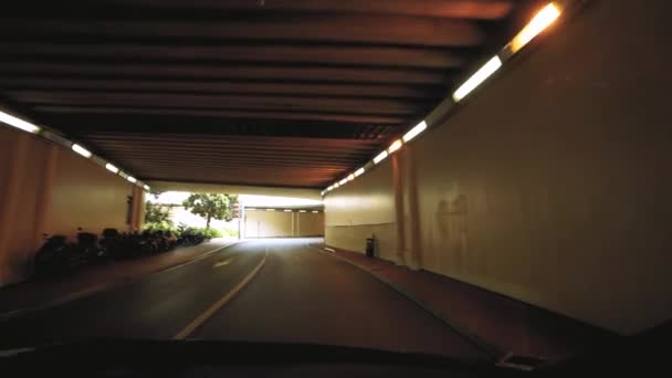 Auta v Monaco city Tunnel, 4k — Stock video