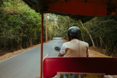 Asya 'da motosiklet Tuk-Tuk geleneksel bisiklet taksisi