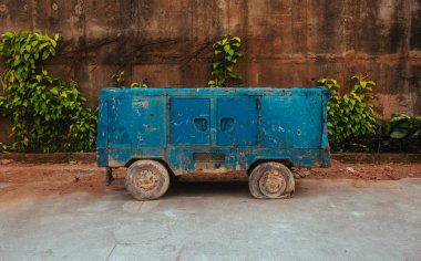 Asya 'da eski elektrikli trafolar.