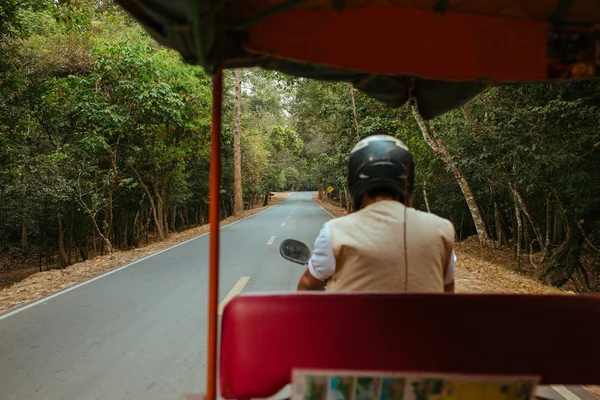 Moto Tuk-Tuk tradicional Bike táxi na Ásia — Fotografia de Stock